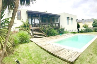Chalet en venta de tres dormitorios en El Chorro, a 150 mts del Mar