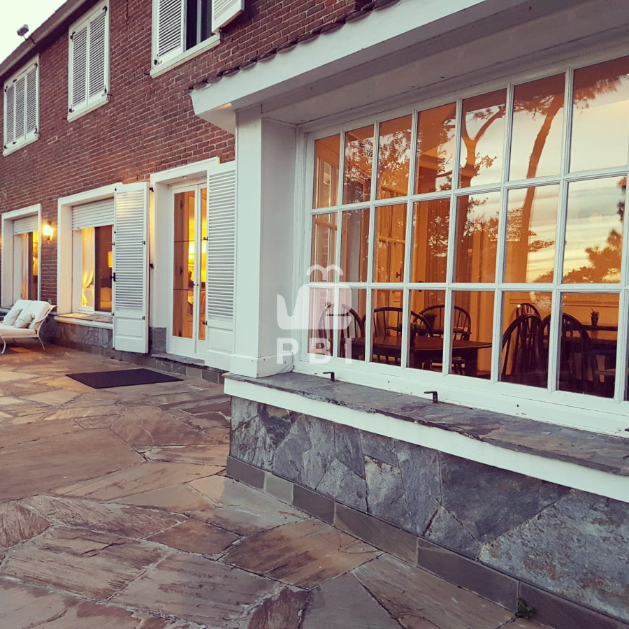 R3JhbiBjaGFsZXQgdHJhZGljaW9uYWwgOSBzdWl0ZXMgYSBwb2NhcyBjdWFkcmFzIGRlbCBNYXIuIC0gUmVmIDogUEJJMTU3MDQ=