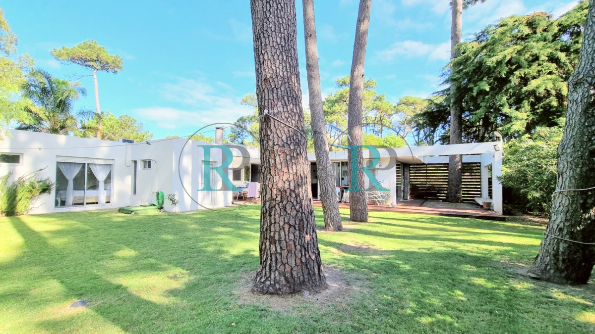 Casa ID.1134 - Casa Minimalista en San Rafael, 3 dormitorios + dependencia con lavadero 