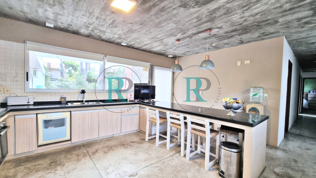 Casa ID.1134 - Casa Minimalista en San Rafael, 3 dormitorios + dependencia con lavadero 