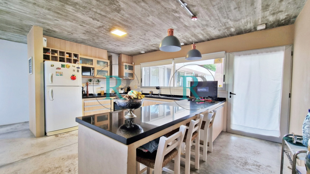 Casa ID.1134 - Casa Minimalista en San Rafael, 3 dormitorios + dependencia con lavadero 