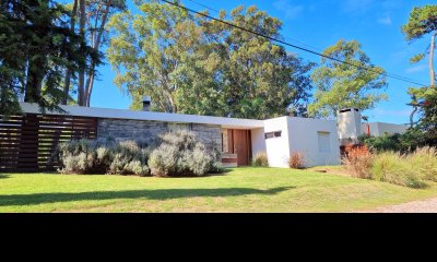 Casa Minimalista en San Rafael, 3 dormitorios + dependencia con lavadero