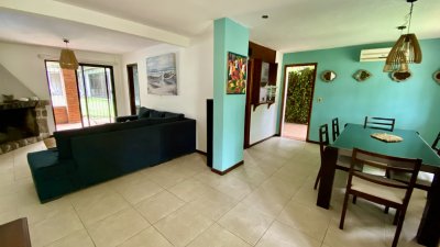 Hermosa Casa 3 dormitorios + piscina en Jardines de Córdoba - Punta del Este