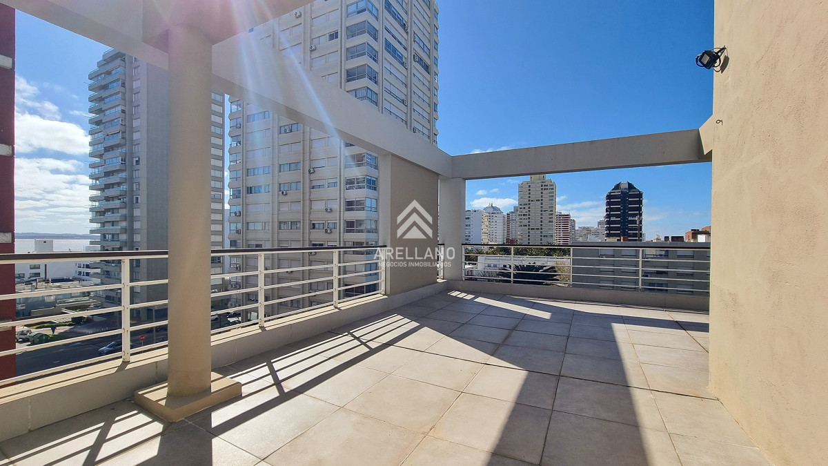 Apartamento ID.5542 - Venta Apartamento moderno, 3 dormitorios, 3 baños, parrillero, losa radiante y Vista al mar!