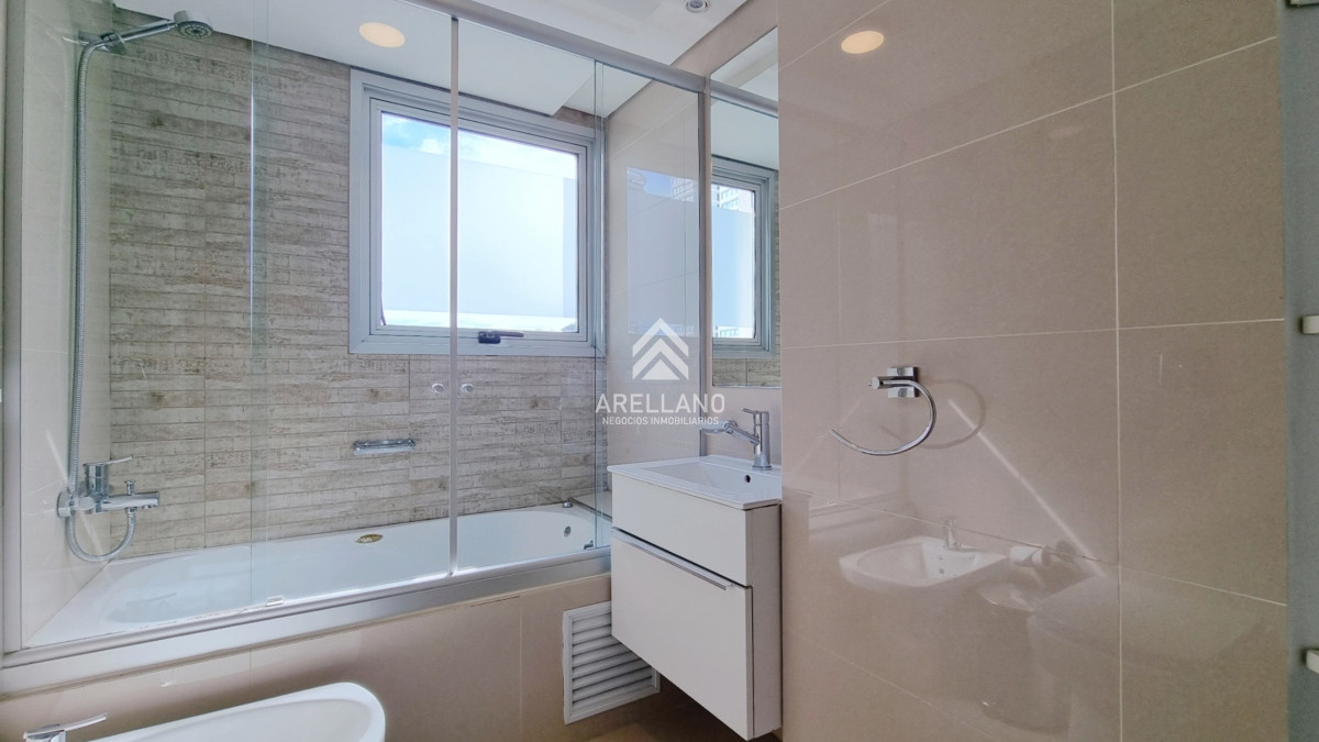 Apartamento ID.5599 - Venta Apartamento piso bajo en Look Brava! 3 dormitorios + dependencia, calefaccion.