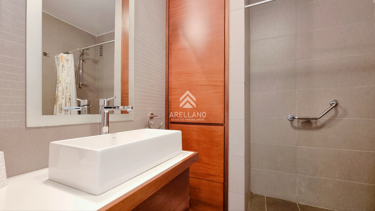 Apartamento ID.5542 - Venta Apartamento moderno, 3 dormitorios, 3 baños, parrillero, losa radiante y Vista al mar!