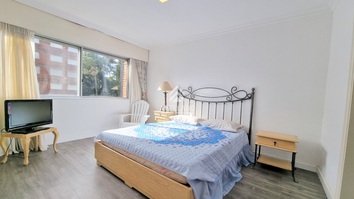 Apartamento ID.4757 - Apartamento edificio bajo, 3 dormitorios, 2 baños, balcon con parrillero