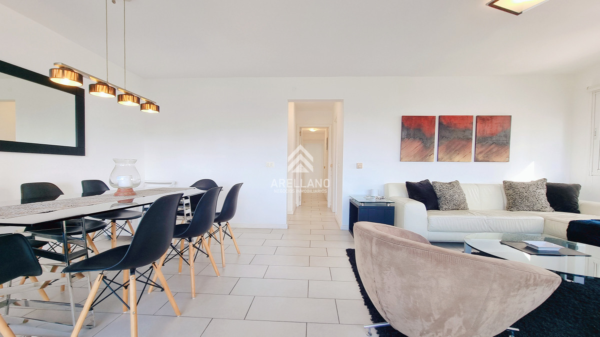 Apartamento ID.5542 - Venta Apartamento moderno, 3 dormitorios, 3 baños, parrillero, losa radiante y Vista al mar!