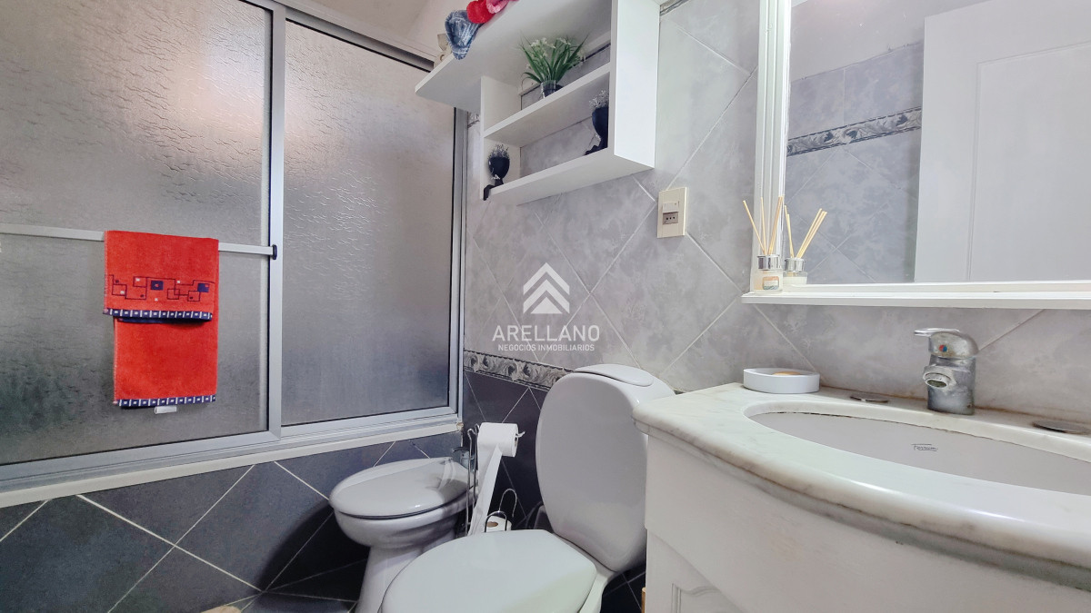 Casa ID.5267 - Casa tradicional en Lausana, 4 dormitorios, gran piscina, barbacoa cerrada, garage y estacionamiento.