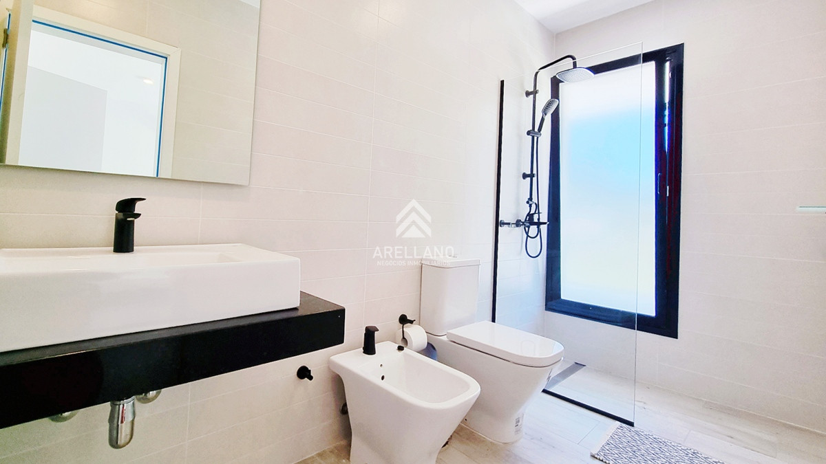 Casa ID.5878 - Casa a Estrenar en Barrio Privado. 4 Suites, Piscina climatizada, losa radiante.