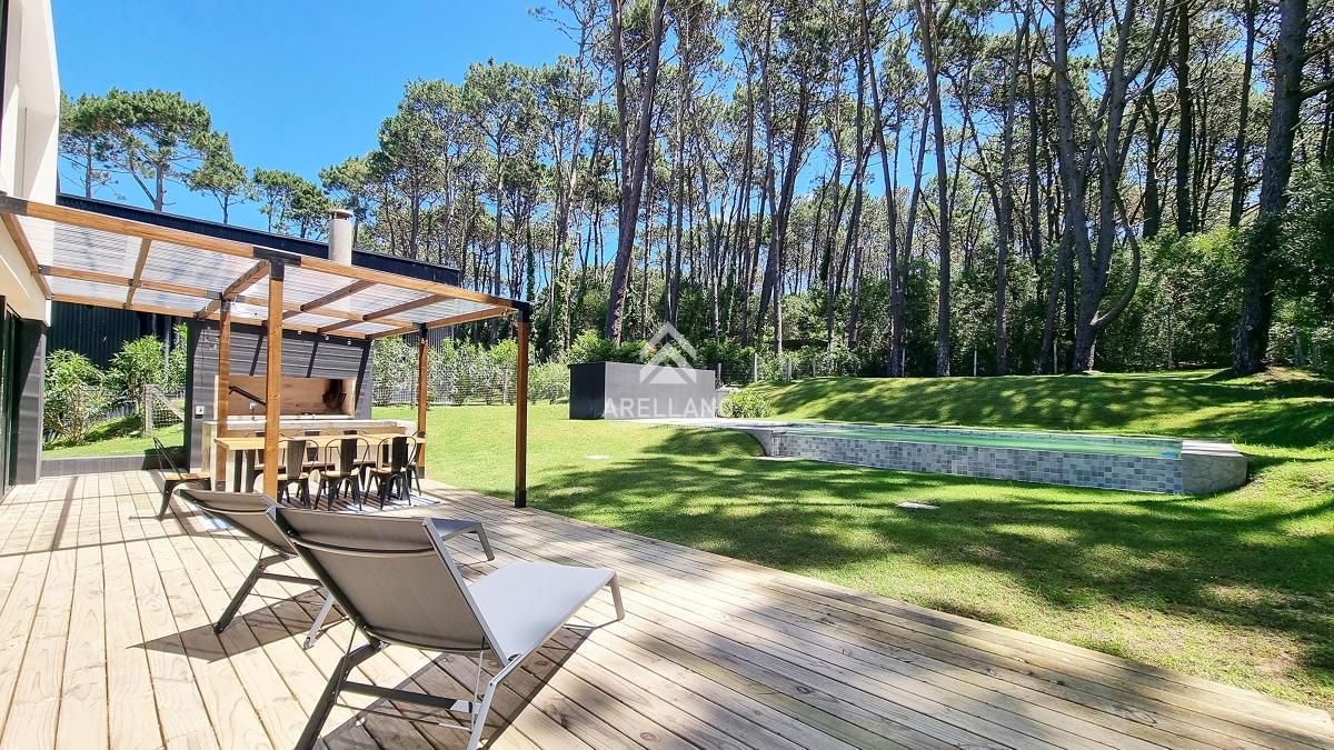 Casa ID.5878 - Casa a Estrenar en Barrio Privado. 4 Suites, Piscina climatizada, losa radiante.