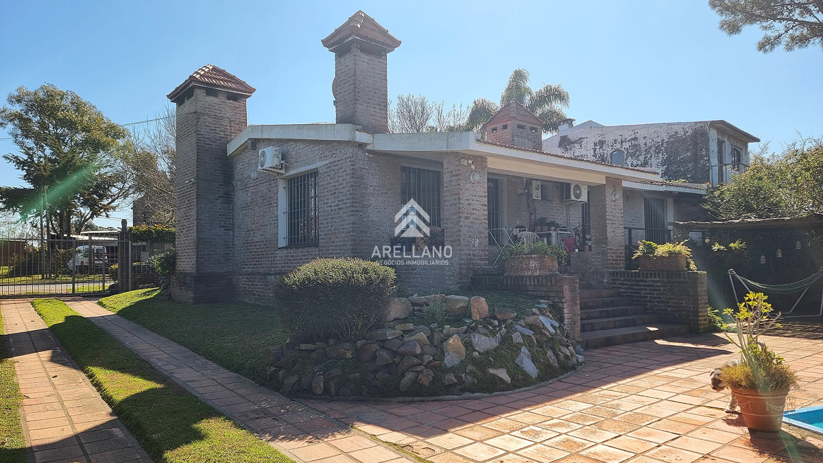 Casa ID.5267 - Casa tradicional en Lausana, 4 dormitorios, gran piscina, barbacoa cerrada, garage y estacionamiento.