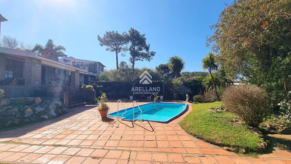 Casa ID.5267 - Casa tradicional en Lausana, 4 dormitorios, gran piscina, barbacoa cerrada, garage y estacionamiento.