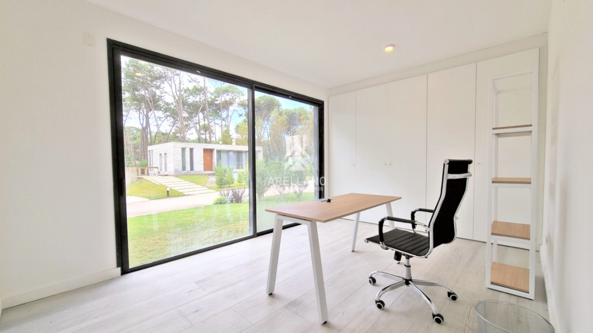 Casa ID.5878 - Casa a Estrenar en Barrio Privado. 4 Suites, Piscina climatizada, losa radiante.