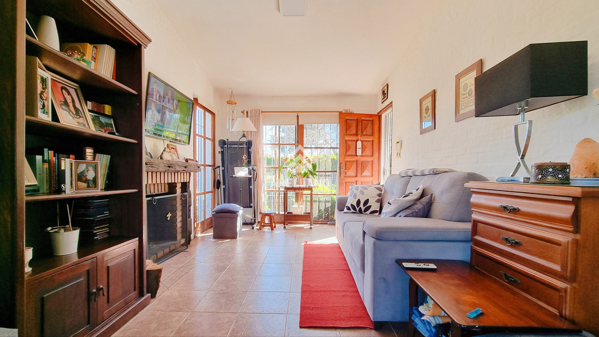 Casa ID.5267 - Casa tradicional en Lausana, 4 dormitorios, gran piscina, barbacoa cerrada, garage y estacionamiento.