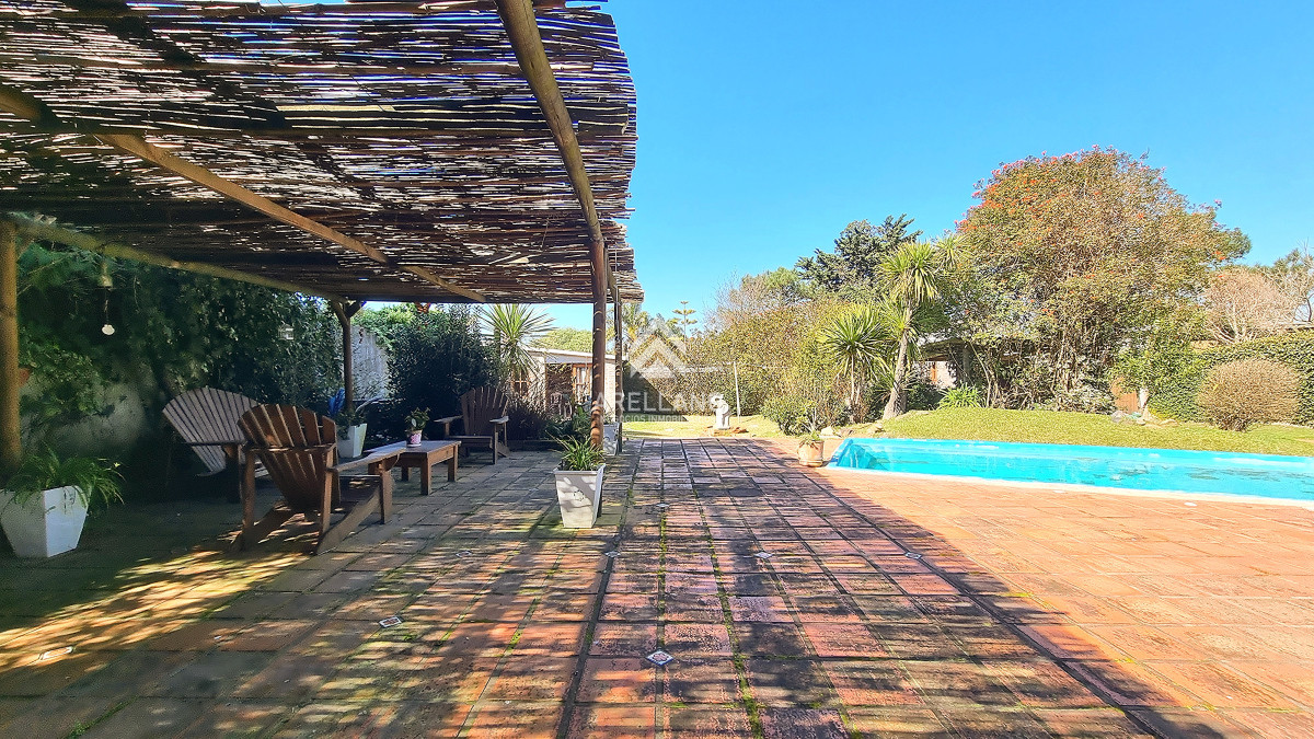 Casa ID.5267 - Casa tradicional en Lausana, 4 dormitorios, gran piscina, barbacoa cerrada, garage y estacionamiento.