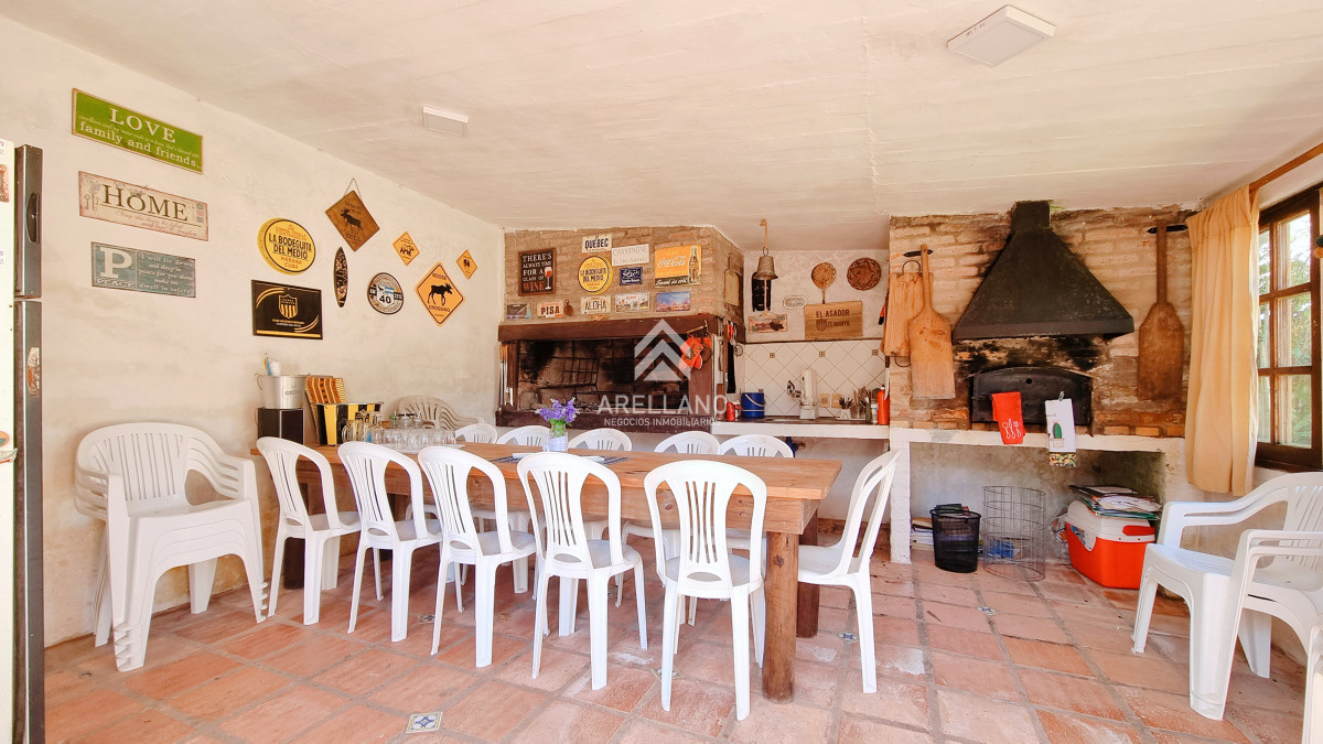 Casa ID.5267 - Casa tradicional en Lausana, 4 dormitorios, gran piscina, barbacoa cerrada, garage y estacionamiento.