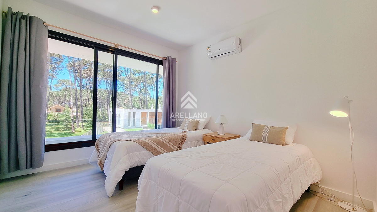 Casa ID.5878 - Casa a Estrenar en Barrio Privado. 4 Suites, Piscina climatizada, losa radiante.