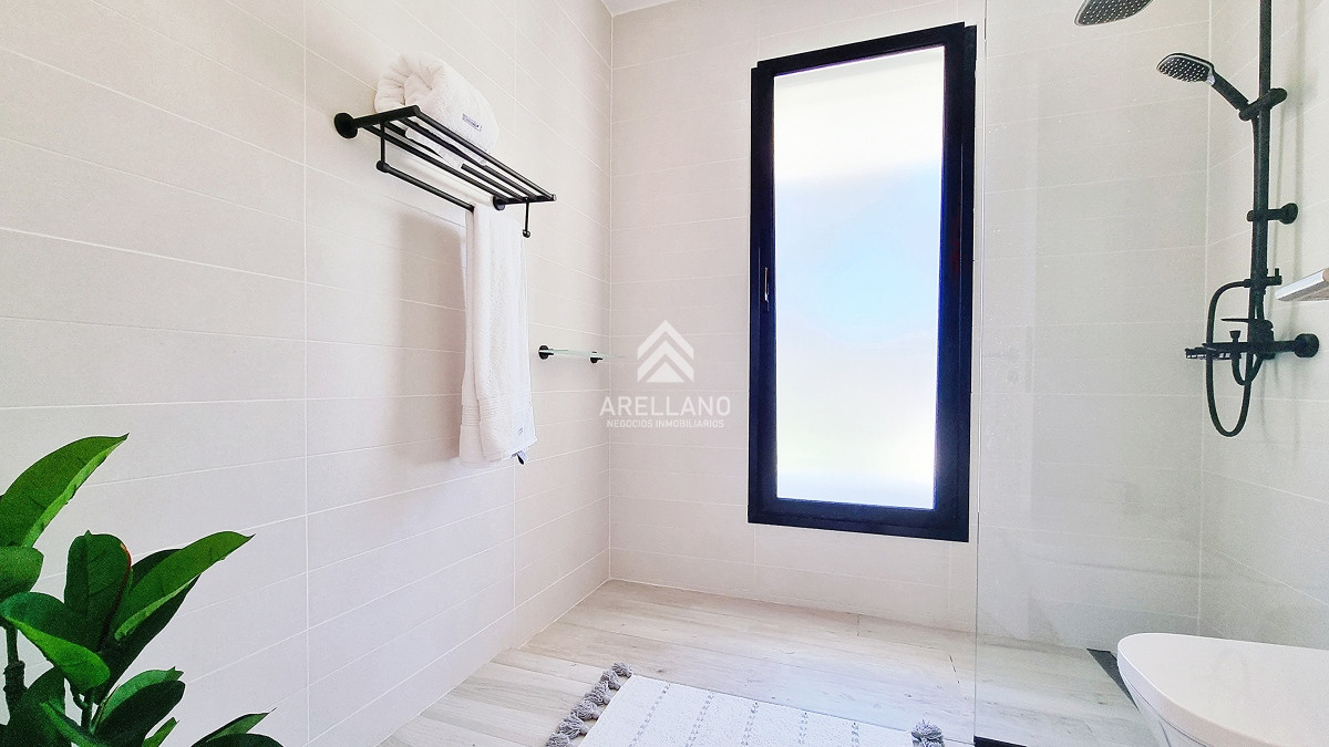 Casa ID.5878 - Casa a Estrenar en Barrio Privado. 4 Suites, Piscina climatizada, losa radiante.