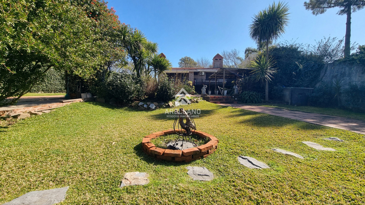 Casa ID.5267 - Casa tradicional en Lausana, 4 dormitorios, gran piscina, barbacoa cerrada, garage y estacionamiento.