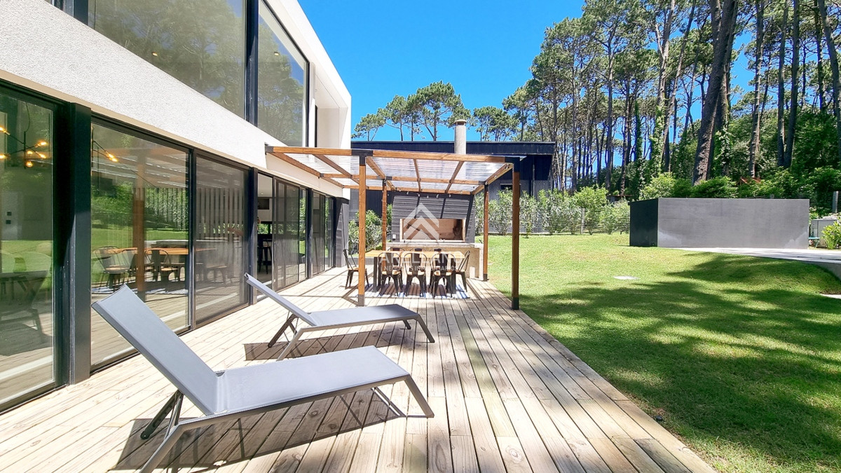 Casa ID.5878 - Casa a Estrenar en Barrio Privado. 4 Suites, Piscina climatizada, losa radiante.