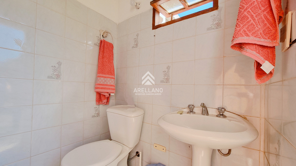 Casa ID.5267 - Casa tradicional en Lausana, 4 dormitorios, gran piscina, barbacoa cerrada, garage y estacionamiento.