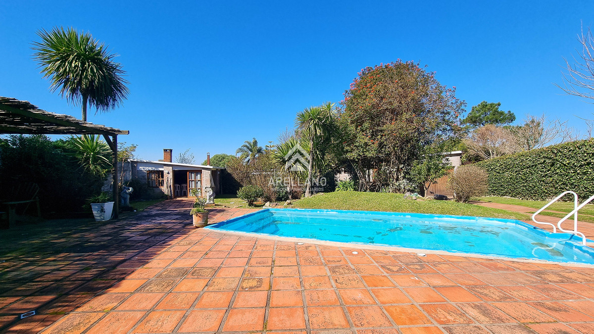 Casa ID.5267 - Casa tradicional en Lausana, 4 dormitorios, gran piscina, barbacoa cerrada, garage y estacionamiento.