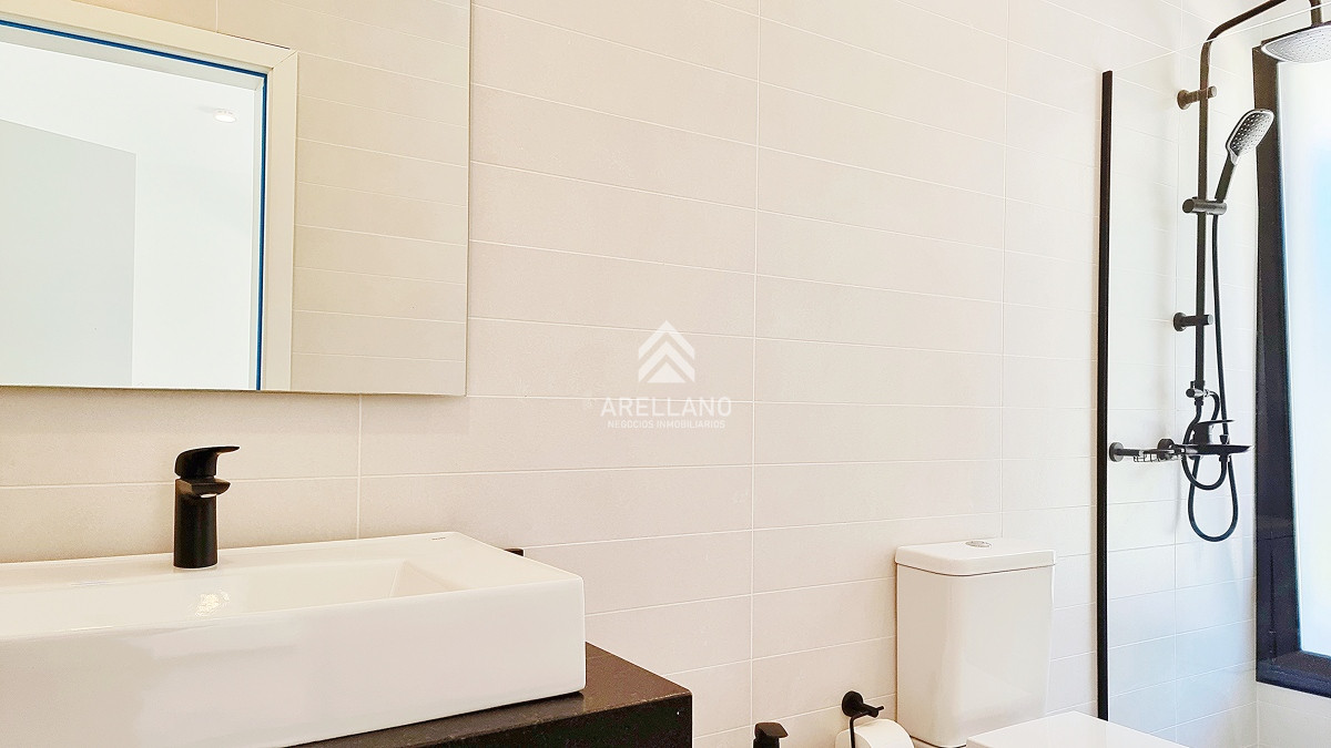 Casa ID.5878 - Casa a Estrenar en Barrio Privado. 4 Suites, Piscina climatizada, losa radiante.