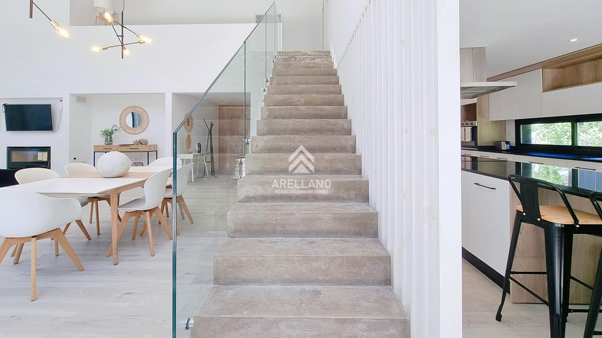 Casa ID.5878 - Casa a Estrenar en Barrio Privado. 4 Suites, Piscina climatizada, losa radiante.