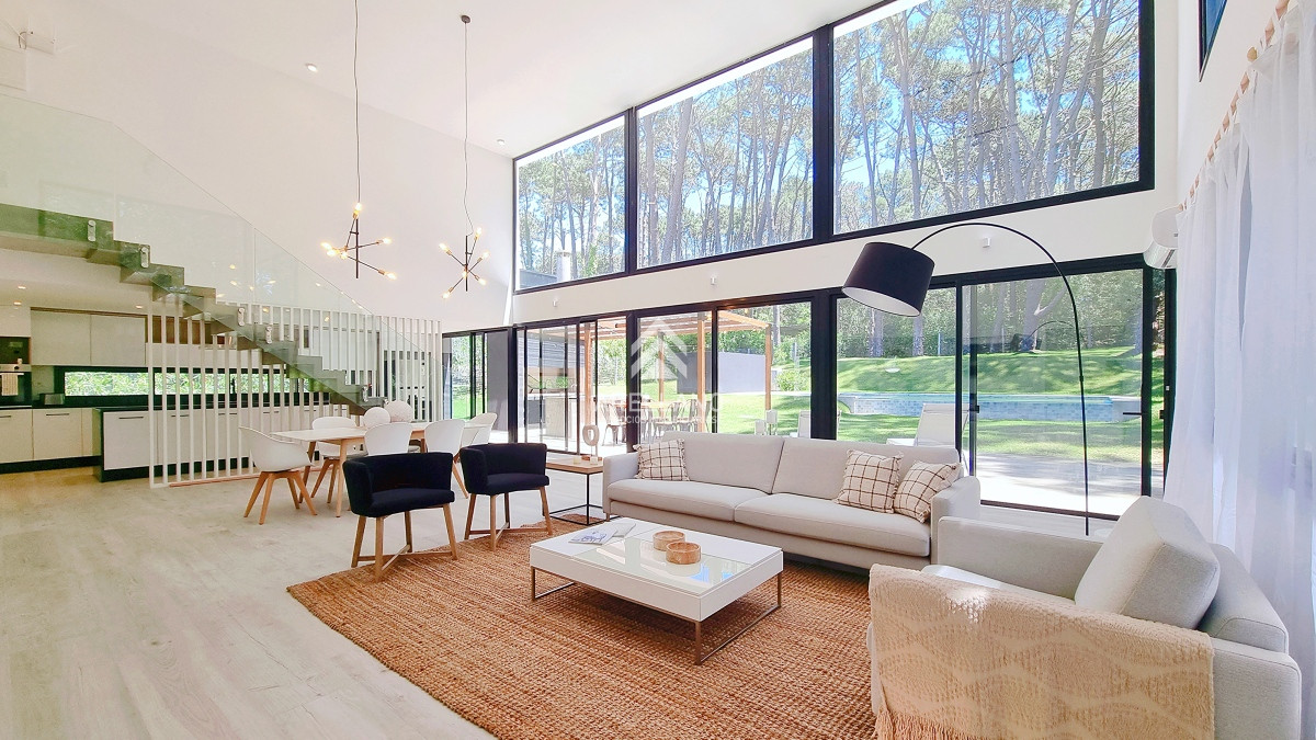 Casa ID.5878 - Casa a Estrenar en Barrio Privado. 4 Suites, Piscina climatizada, losa radiante.