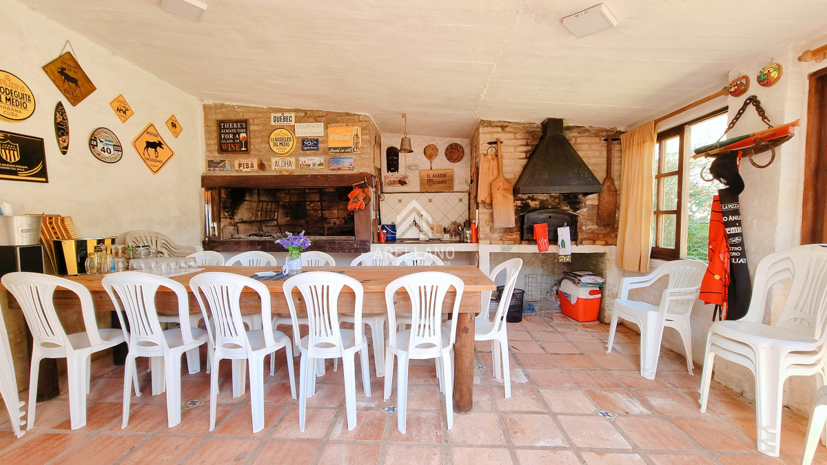 Casa ID.5267 - Casa tradicional en Lausana, 4 dormitorios, gran piscina, barbacoa cerrada, garage y estacionamiento.