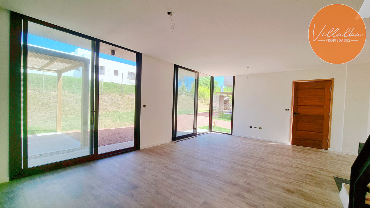 Casa ID.3000 - Casa a estrenar en barrio Privado. 3 dormitorios, 3 baños, calefacción