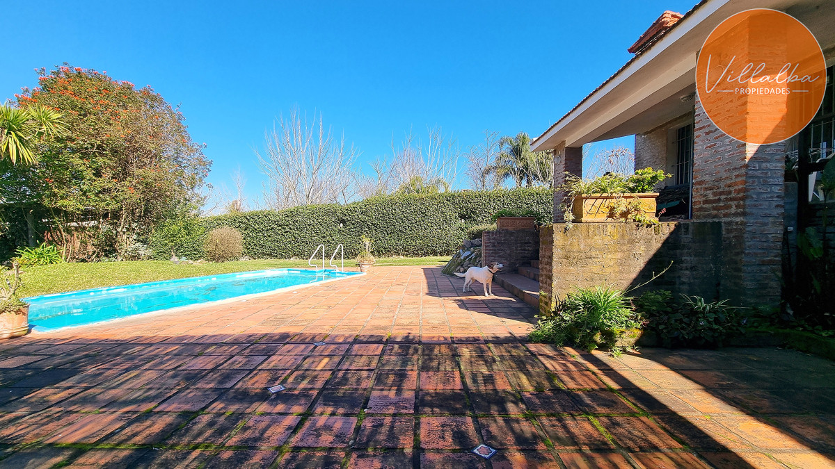 Apartamento ID.3673 - Casa tradicional en Lausana, 4 dormitorios, gran piscina, barbacoa cerrada, garage y estacionamiento.