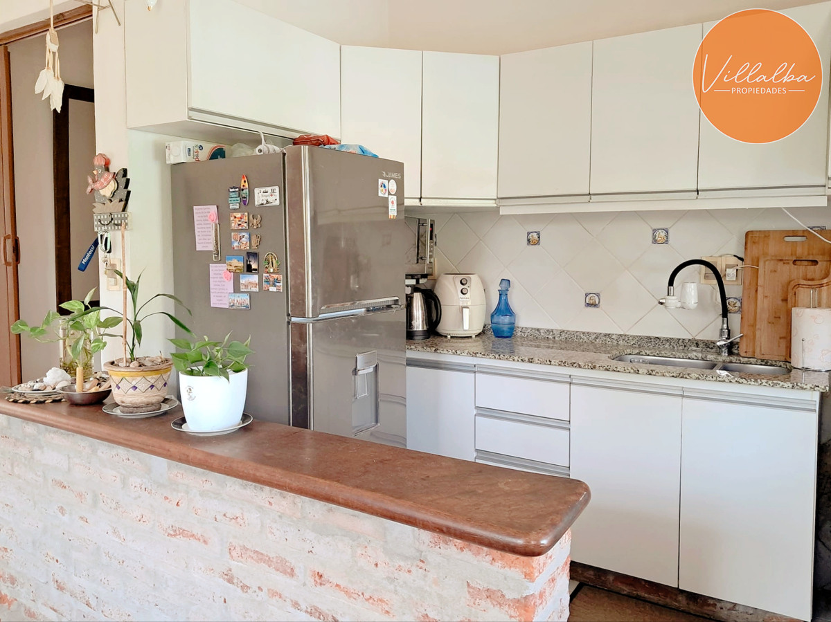Apartamento ID.3673 - Casa tradicional en Lausana, 4 dormitorios, gran piscina, barbacoa cerrada, garage y estacionamiento.