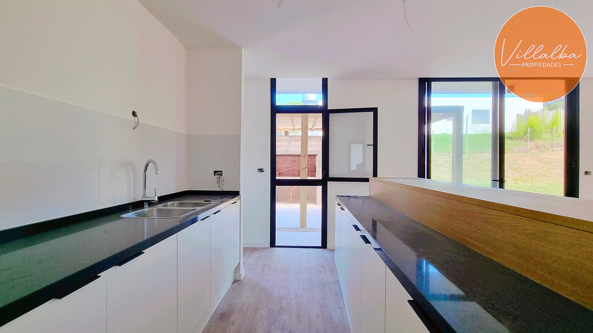 Casa ID.3000 - Casa a estrenar en barrio Privado. 3 dormitorios, 3 baños, calefacción