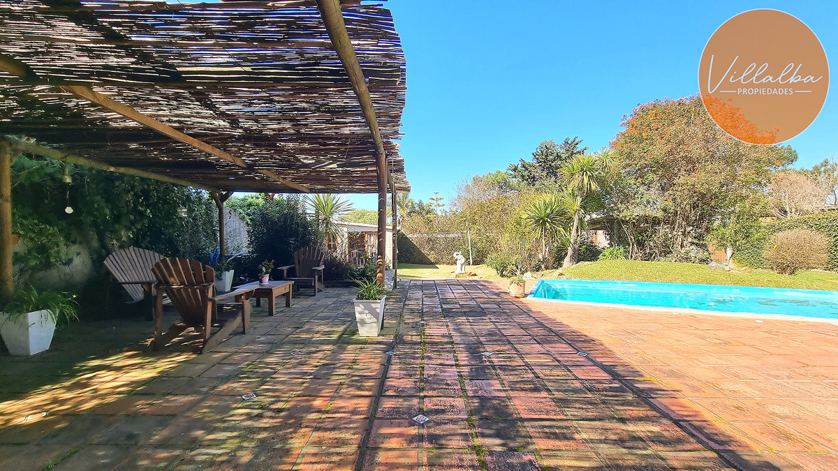 Apartamento ID.3673 - Casa tradicional en Lausana, 4 dormitorios, gran piscina, barbacoa cerrada, garage y estacionamiento.