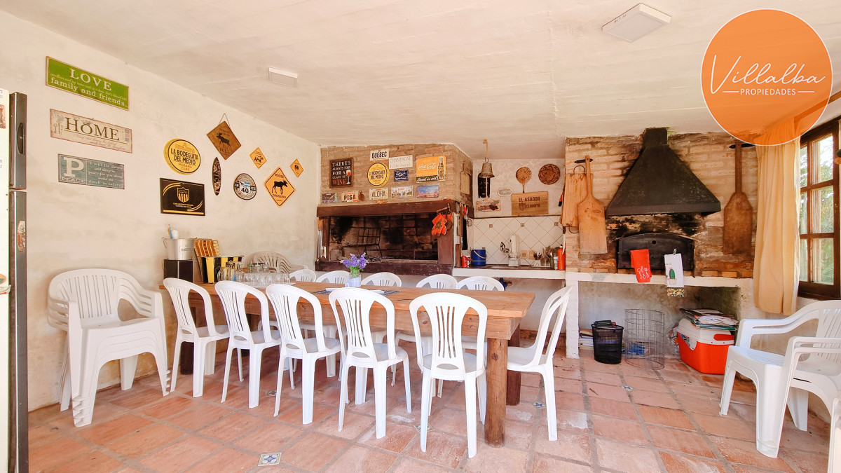 Apartamento ID.3673 - Casa tradicional en Lausana, 4 dormitorios, gran piscina, barbacoa cerrada, garage y estacionamiento.