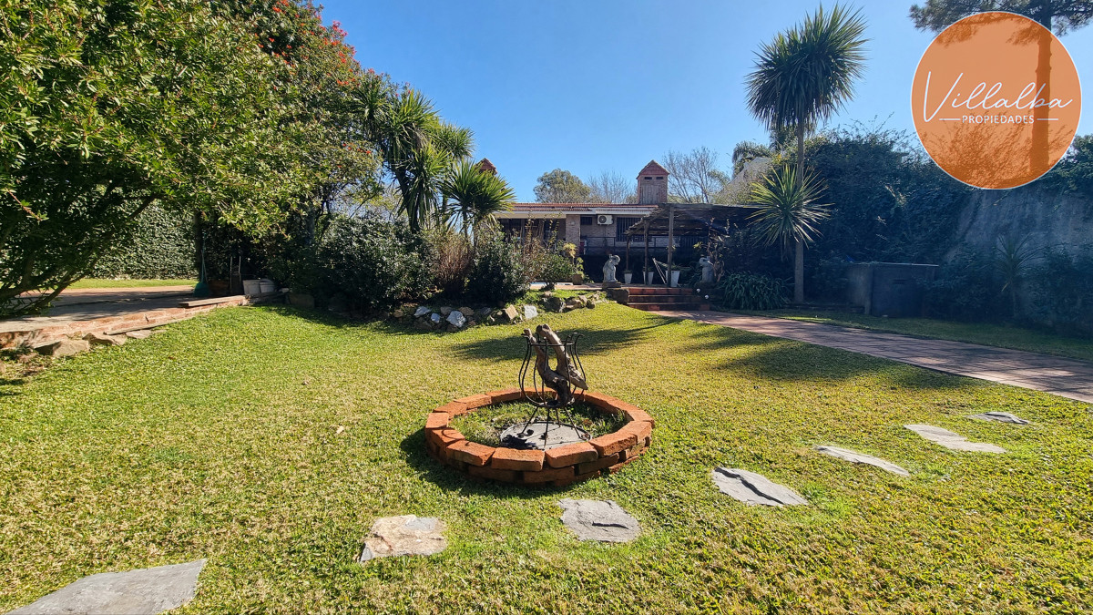 Apartamento ID.3673 - Casa tradicional en Lausana, 4 dormitorios, gran piscina, barbacoa cerrada, garage y estacionamiento.