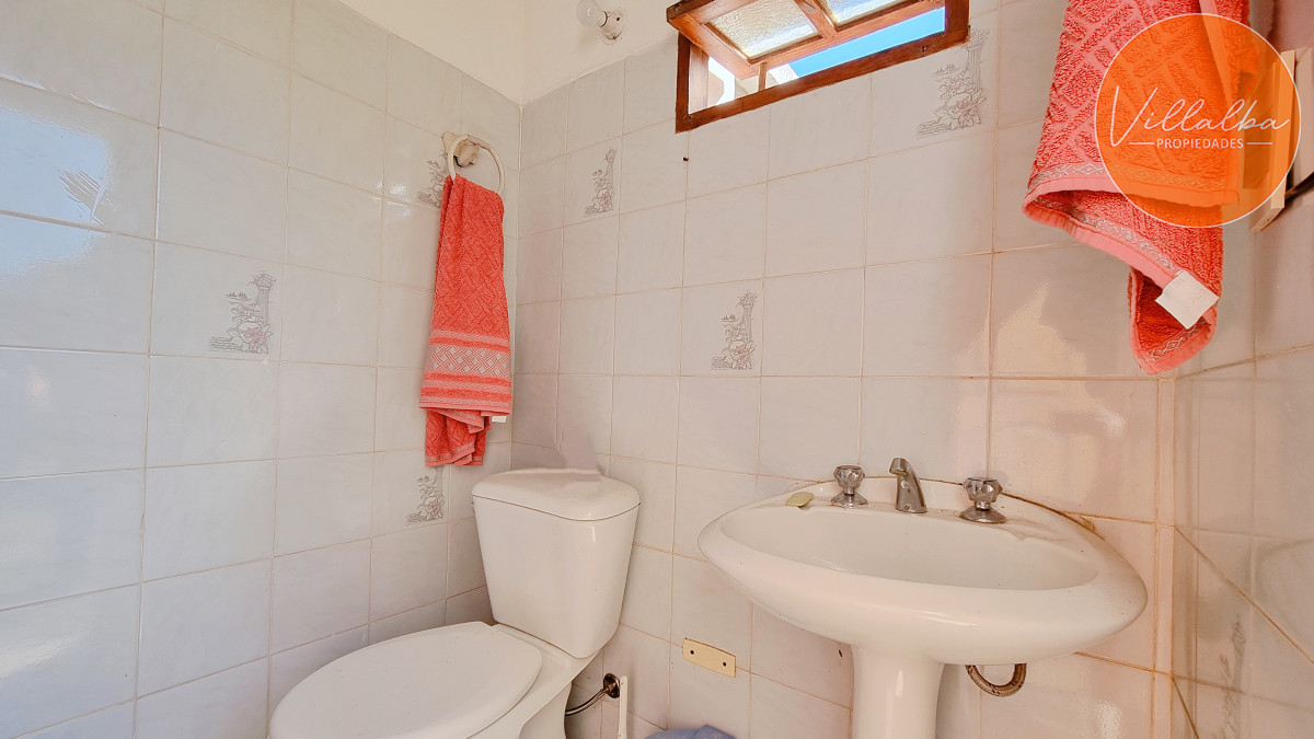 Apartamento ID.3673 - Casa tradicional en Lausana, 4 dormitorios, gran piscina, barbacoa cerrada, garage y estacionamiento.