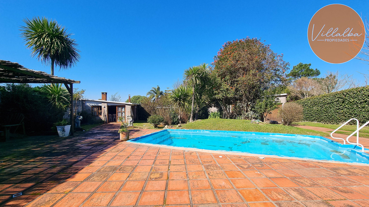Apartamento ID.3673 - Casa tradicional en Lausana, 4 dormitorios, gran piscina, barbacoa cerrada, garage y estacionamiento.