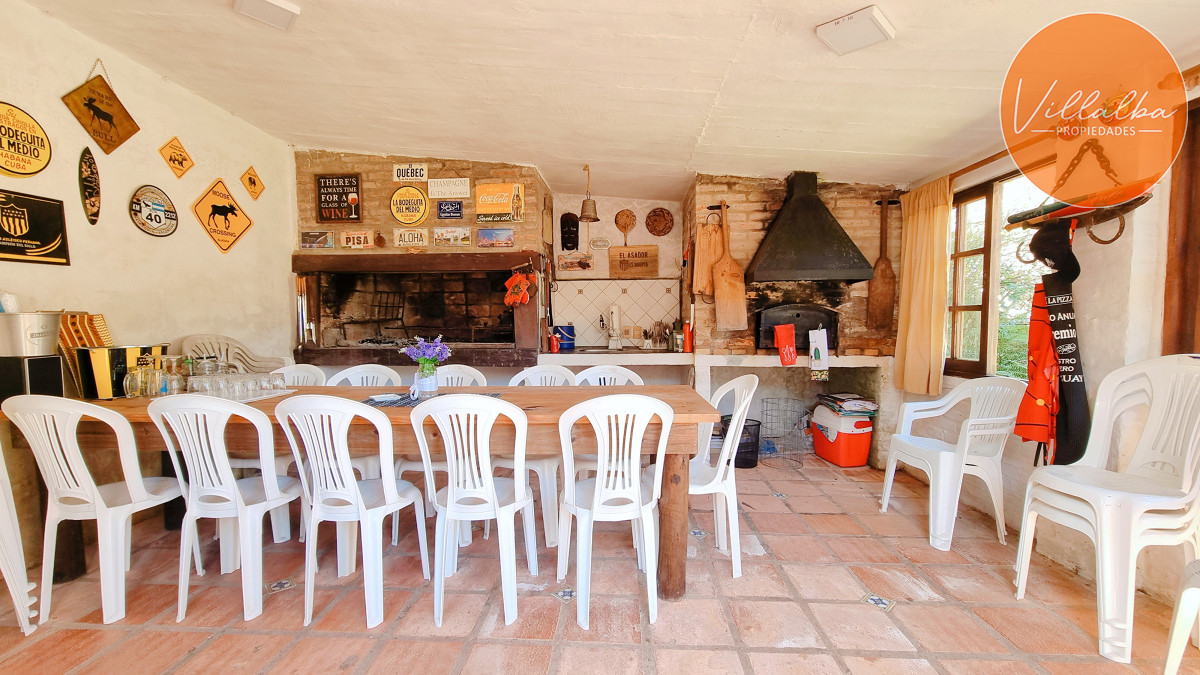 Apartamento ID.3673 - Casa tradicional en Lausana, 4 dormitorios, gran piscina, barbacoa cerrada, garage y estacionamiento.