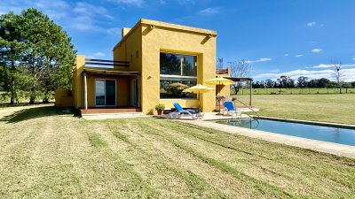 CHACRA 5 HECTÁREAS EN MANANTIALES - MUY LINDA CASA EN CONSTRUCCIÓN TRADICIONAL CON PISCINA EN ZONA PRIVELIAGADA