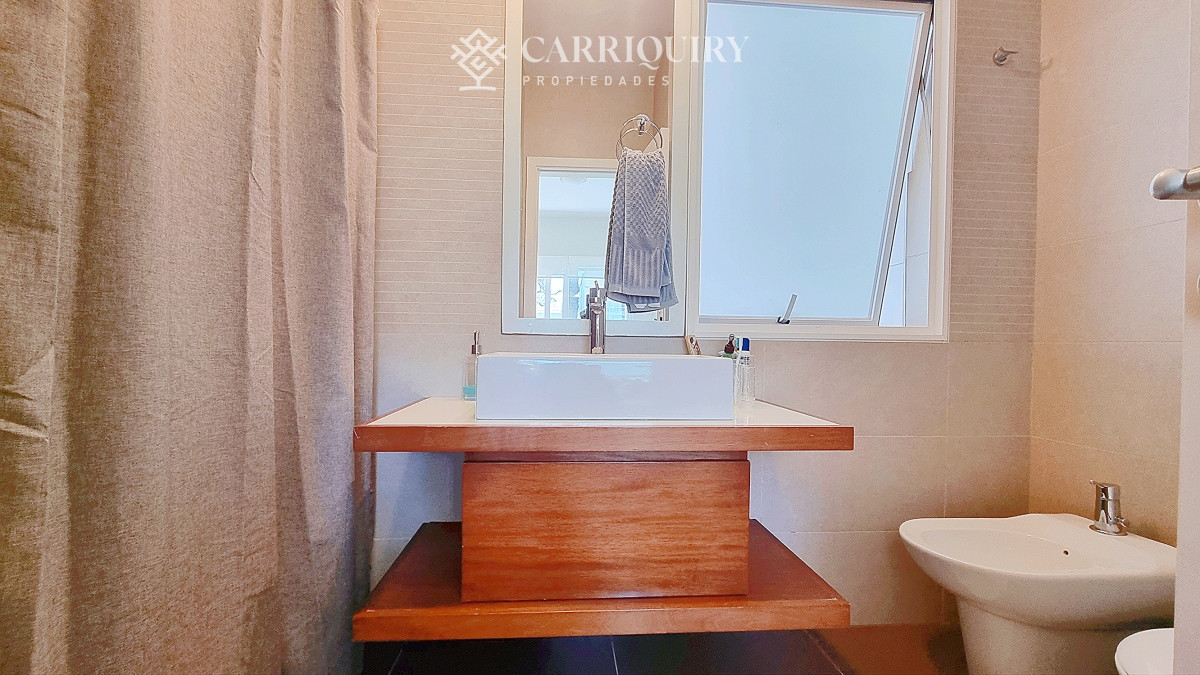 Apartamento ID.8537 - Apartamento moderno en Peninsula, 3 dormitorios, parrillero, garage doble. Planta Baja.