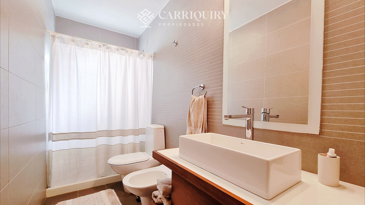 Apartamento ID.8537 - Apartamento moderno en Peninsula, 3 dormitorios, parrillero, garage doble. Planta Baja.