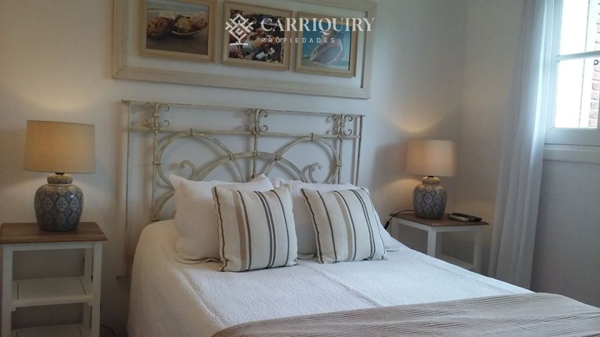 Casa ID.9808/Casa-en-venta-5-dormitorios - Gran chalet tradicional, 3819 metros de Terreno sobre esquina, 9 suites a pocas cuadras del Mar. 