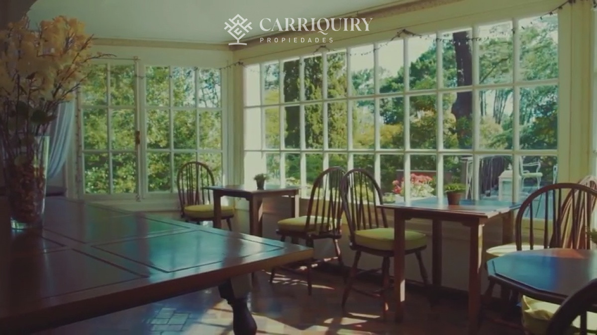 Casa ID.9808/Casa-en-venta-5-dormitorios - Gran chalet tradicional, 3819 metros de Terreno sobre esquina, 9 suites a pocas cuadras del Mar. 