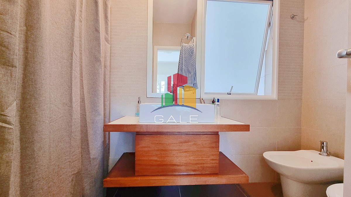 Apartamento ID.2750 - Apartamento moderno en Peninsula, 3 dormitorios, parrillero, garage doble. Planta Baja.