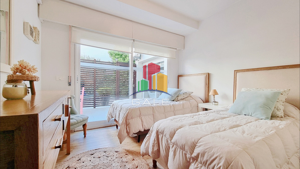 Apartamento ID.2750 - Apartamento moderno en Peninsula, 3 dormitorios, parrillero, garage doble. Planta Baja.