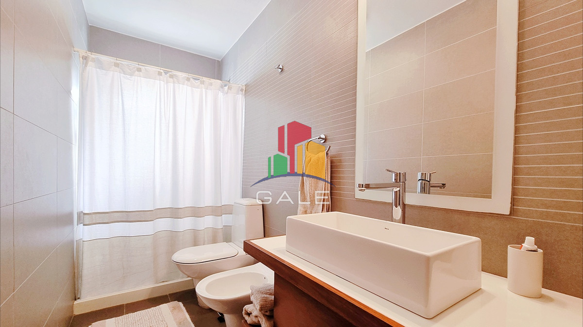 Apartamento ID.2750 - Apartamento moderno en Peninsula, 3 dormitorios, parrillero, garage doble. Planta Baja.