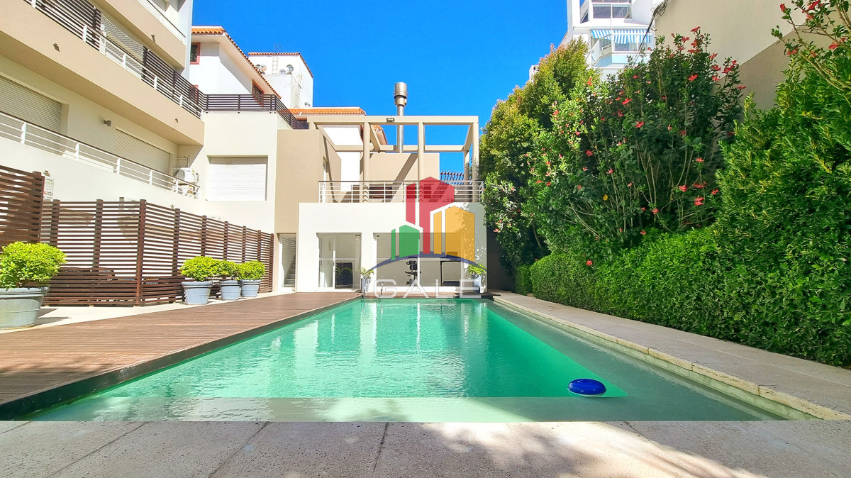 Apartamento ID.2750 - Apartamento moderno en Peninsula, 3 dormitorios, parrillero, garage doble. Planta Baja.